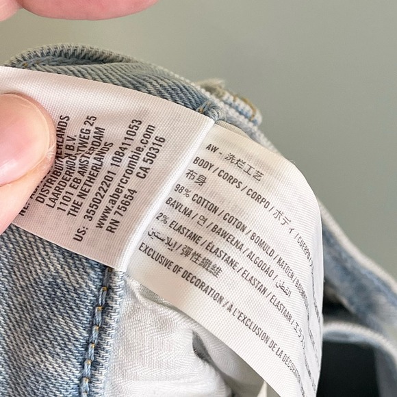 HOLLISTER Women's Blue Distressed Low-Rise Cropped Boyfriend Denim Jeans Size 15 - Picture 10 of 10